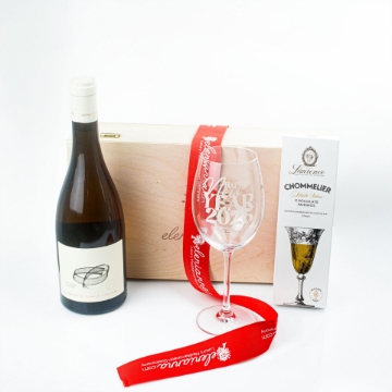Premium Wooden Gift Box with Wine, Engraved Bottle, and Chocolate Premium wooden gift box with white wine, engraved bottle, glass, and chocolate