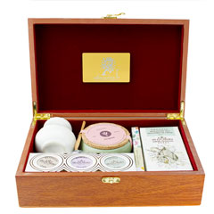 Set de regalo relajante de lujo con miel y té griego de montaña